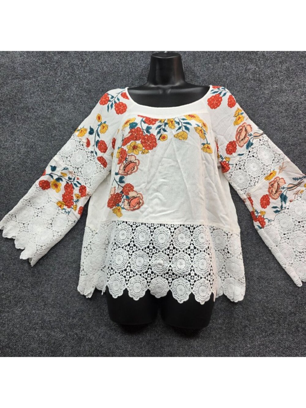 Curations Peasant Blouse M White Floral Crochet Cottage Romantic Boho Feminine